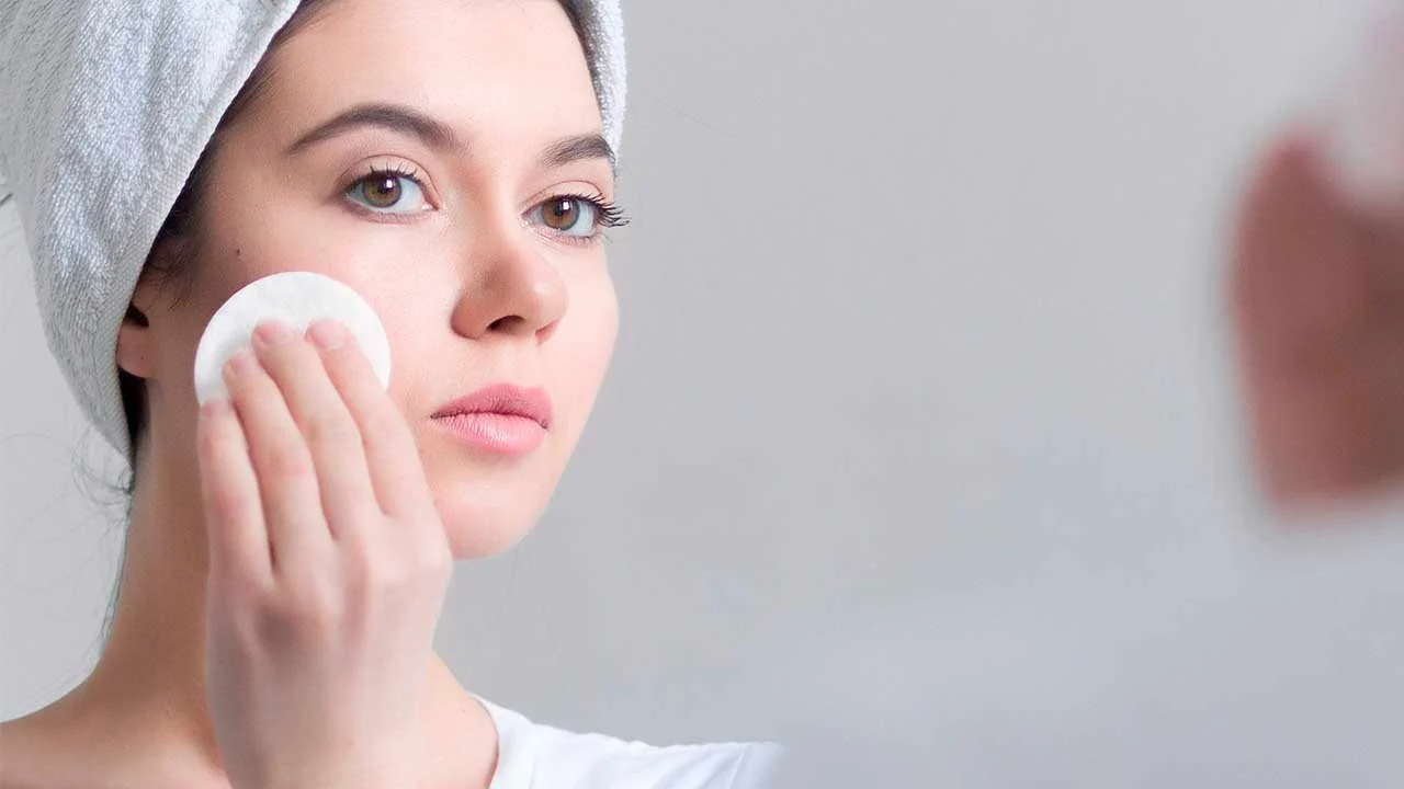Blotting Paper Power: Makeup Hacks to Keep Oily Skin at Bay